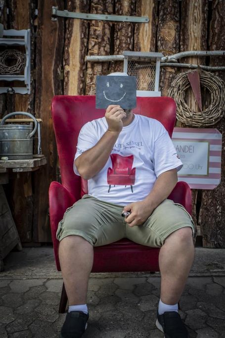 Der Rote Sessel Spendenaktion